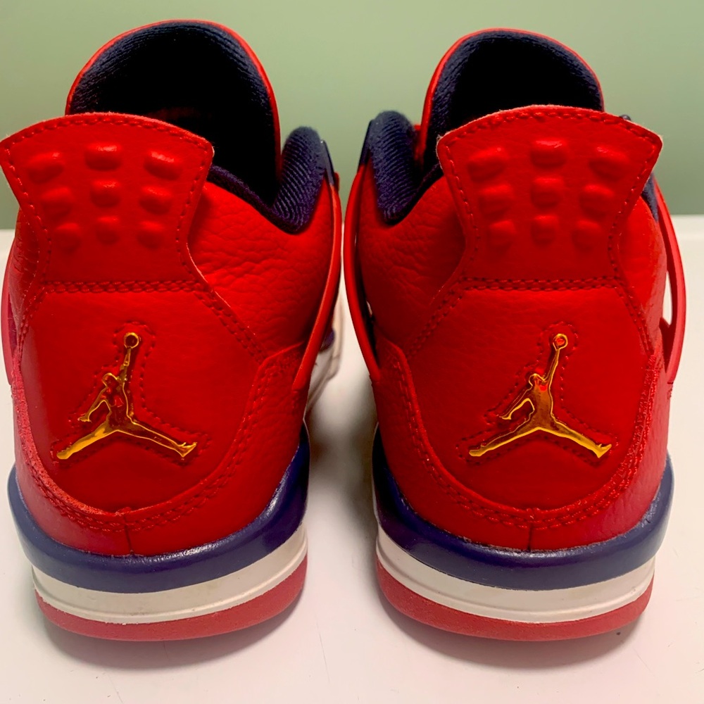 The Jordan 4 Retro FIBA (2019) (GS) is a special edition of the Jordan